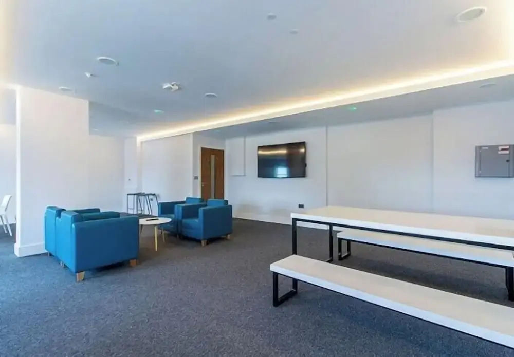 Student Only Modern Studio Apartment at Seven Sisters Near Tottenham Hotspur Stadium