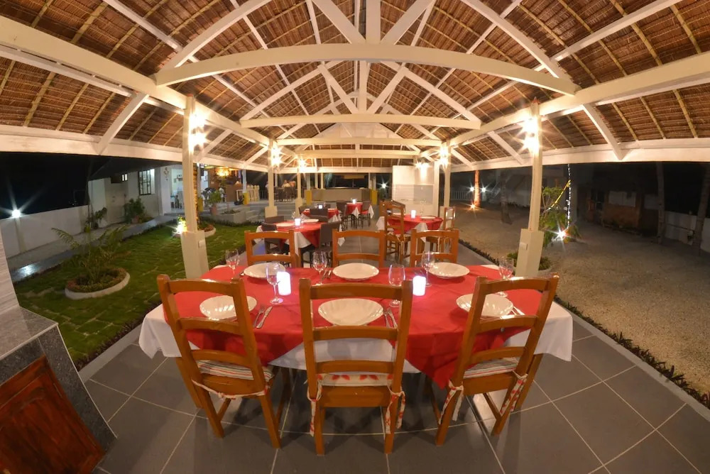 White Beach Dive & Kite Resort Carabao