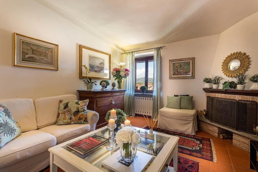 Casa Baino in Lucca With 2 Bedrooms and 1 Bathrooms