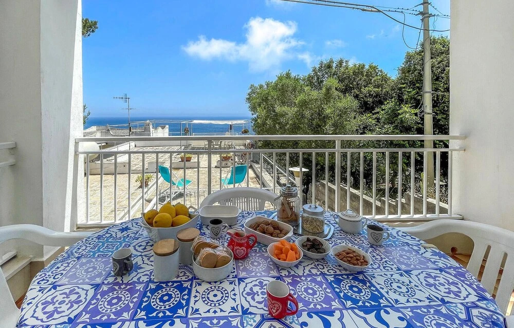 Beautiful Home in Castro With 2 Bedrooms