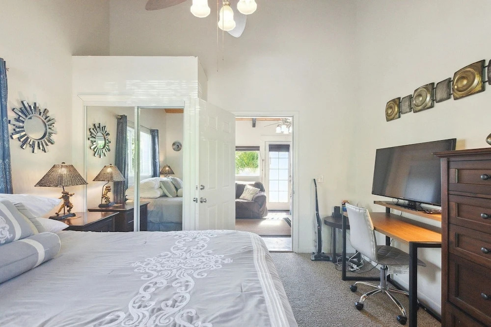 Cozy Sunset Views W/ Lanai - Close To Beach 1 Bedroom Home by RedAwning