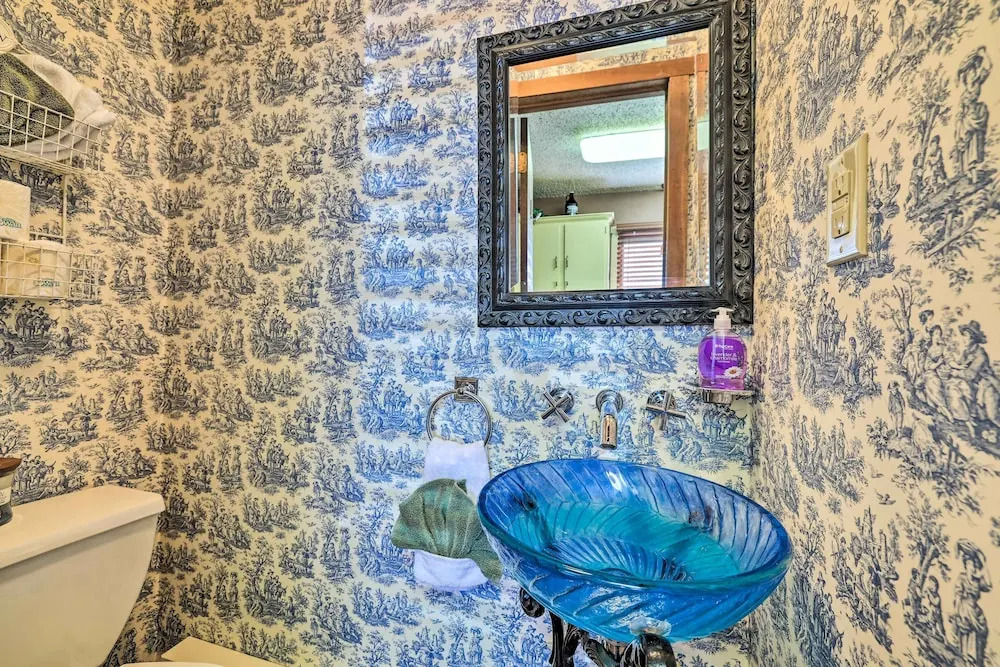 Cozy Camelback, Pocono Retreat w/ Mountain Views!