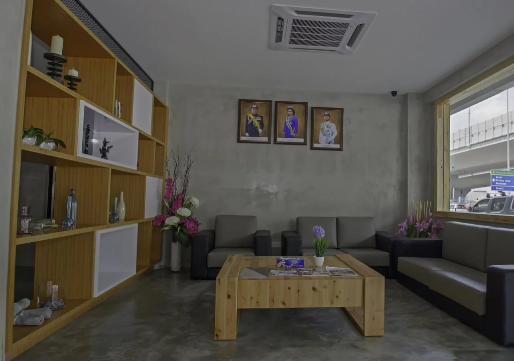 Insta Hotel