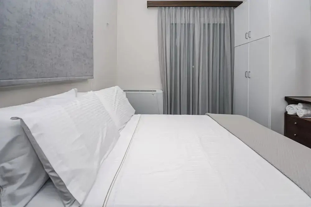 Terra Hélios Suites & Studios