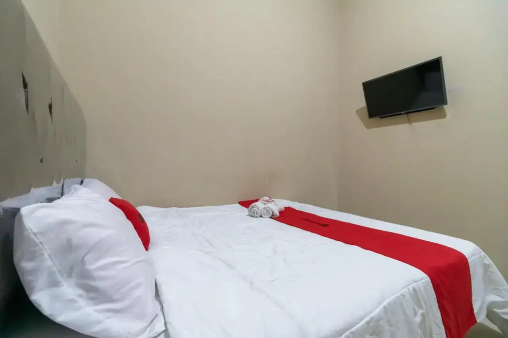 RedDoorz near Palembang Square Mall 2