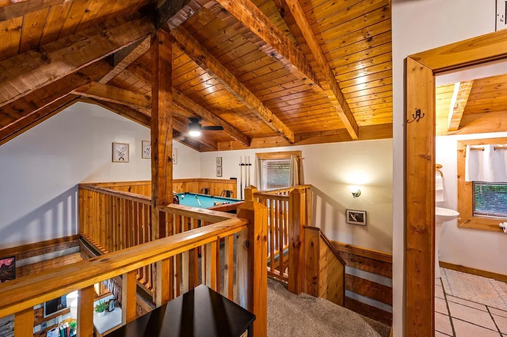 Hot Tub Pool Table Fireplace Views Relax