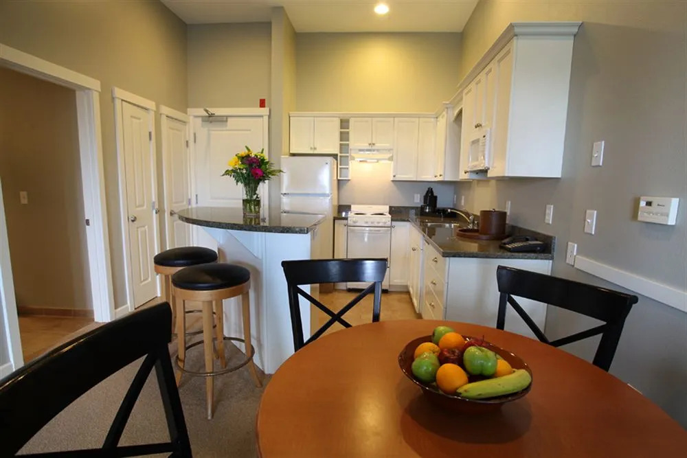 Rivertide Suites