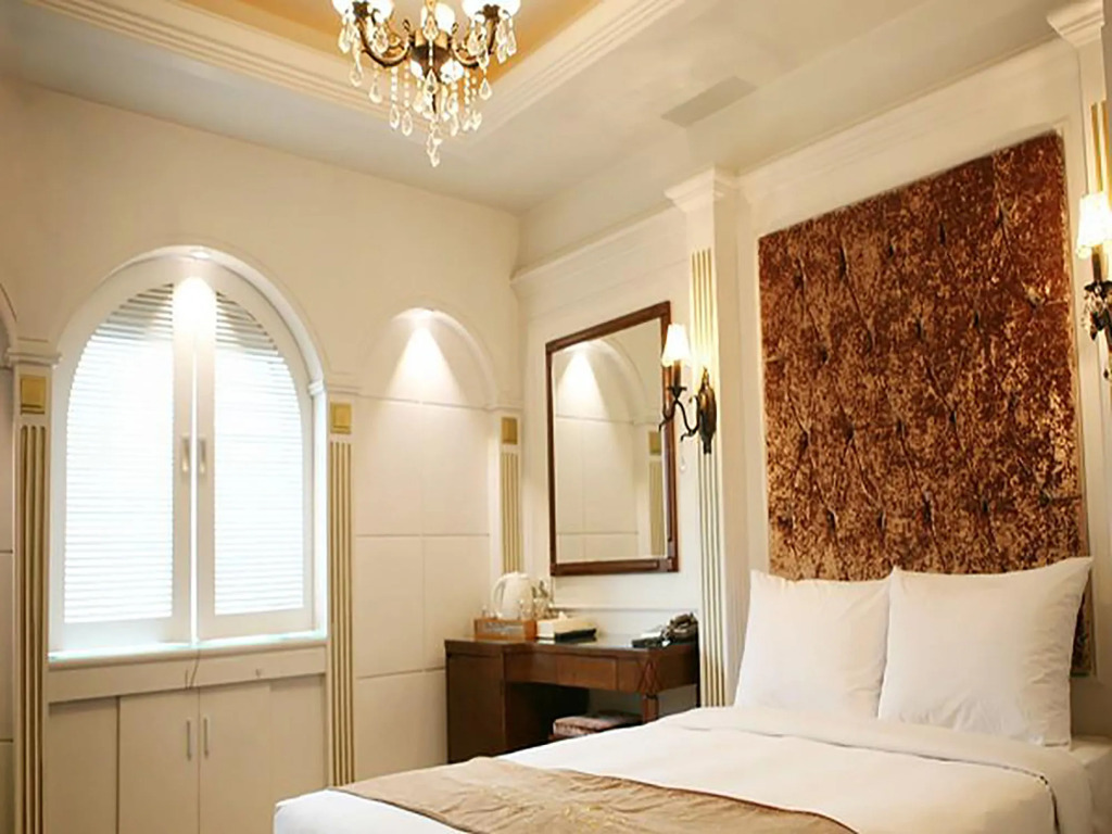 Charis Hotel