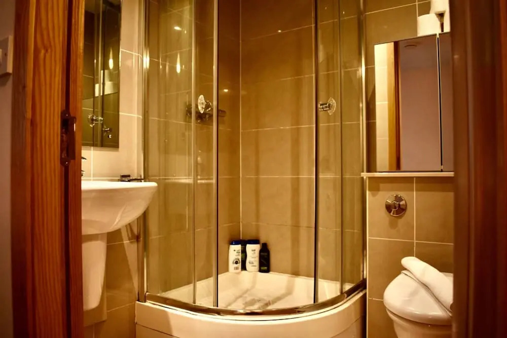 Spacious Ifsc 2 Bedroom Flat With Balcony