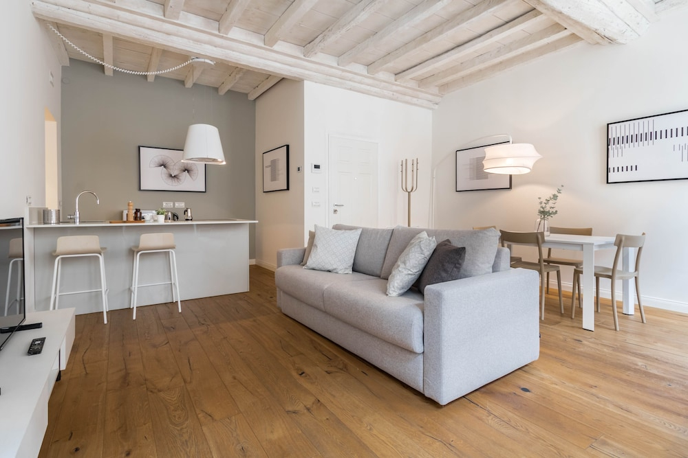 JOIVY Fulcorina Spiga Modern flat next to the Duomo