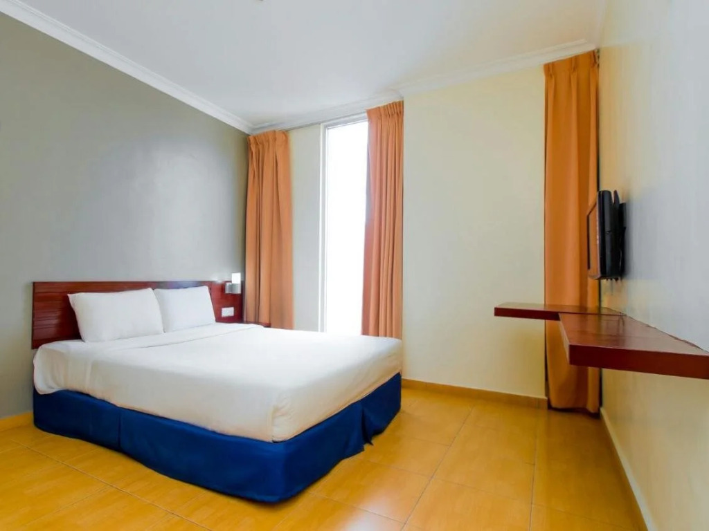 Ample Hotel