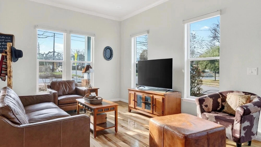 Chestnut Ember by Avantstay Indoor-outdoor Living + Firepit + Balcony + Near Downtown Austin Hotspots
