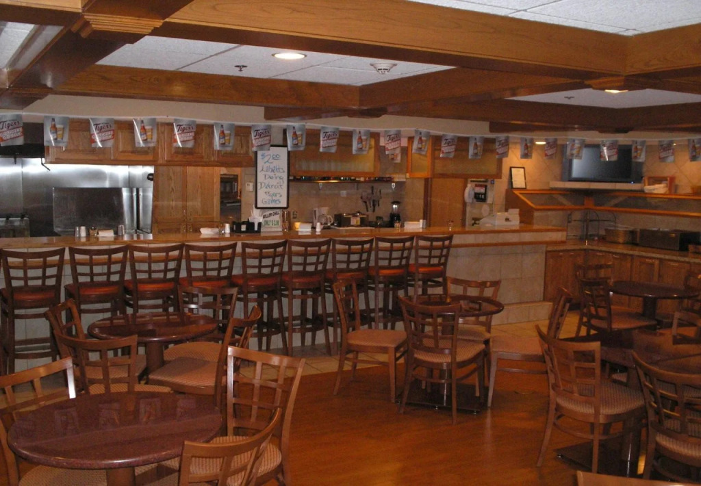 Carlton Lodge Hotel and Suites