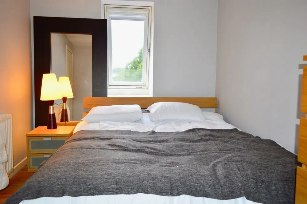 Spacious and Light 3 Bedroom Flat in Scenic Canonmills