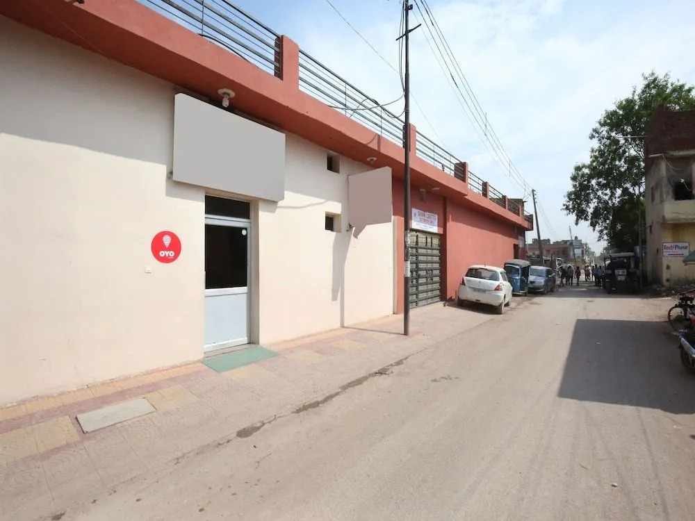 OYO 7671 Spark Inn