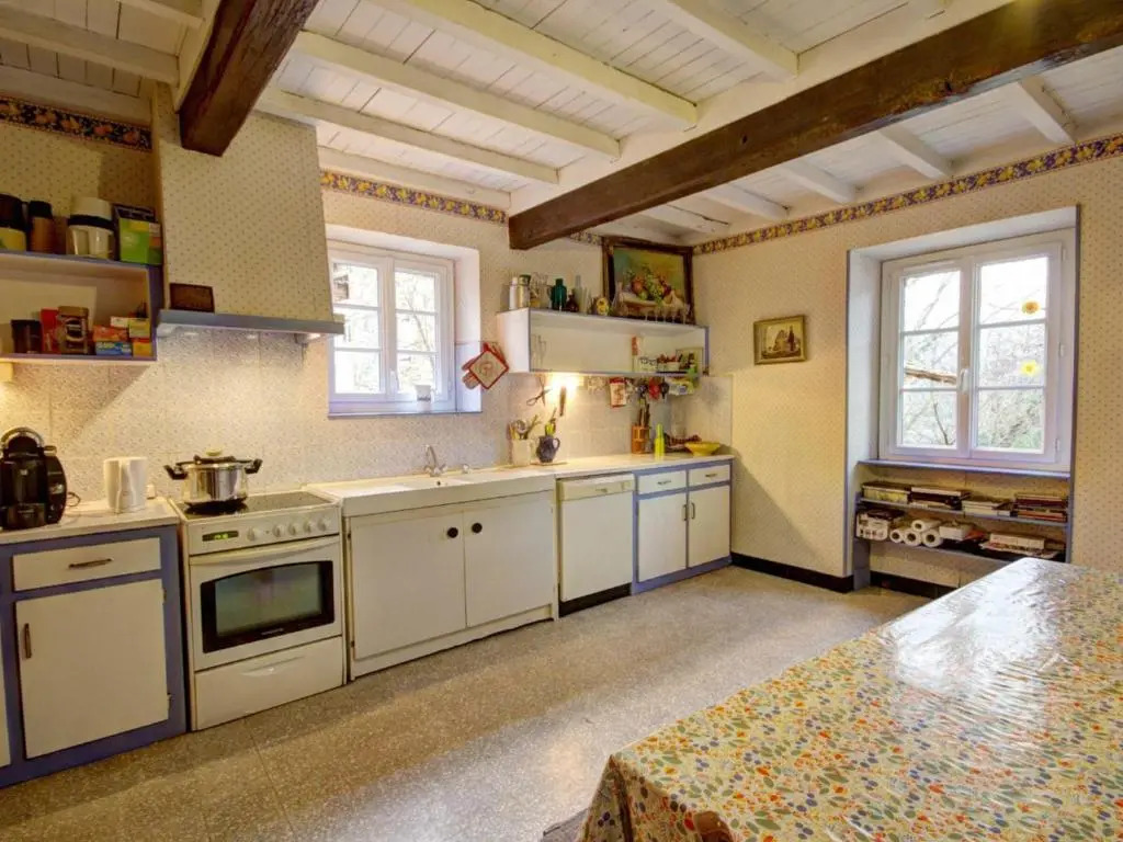 Gîte spacieux avec jardin calme et jeux denfants - FR-1-496-95