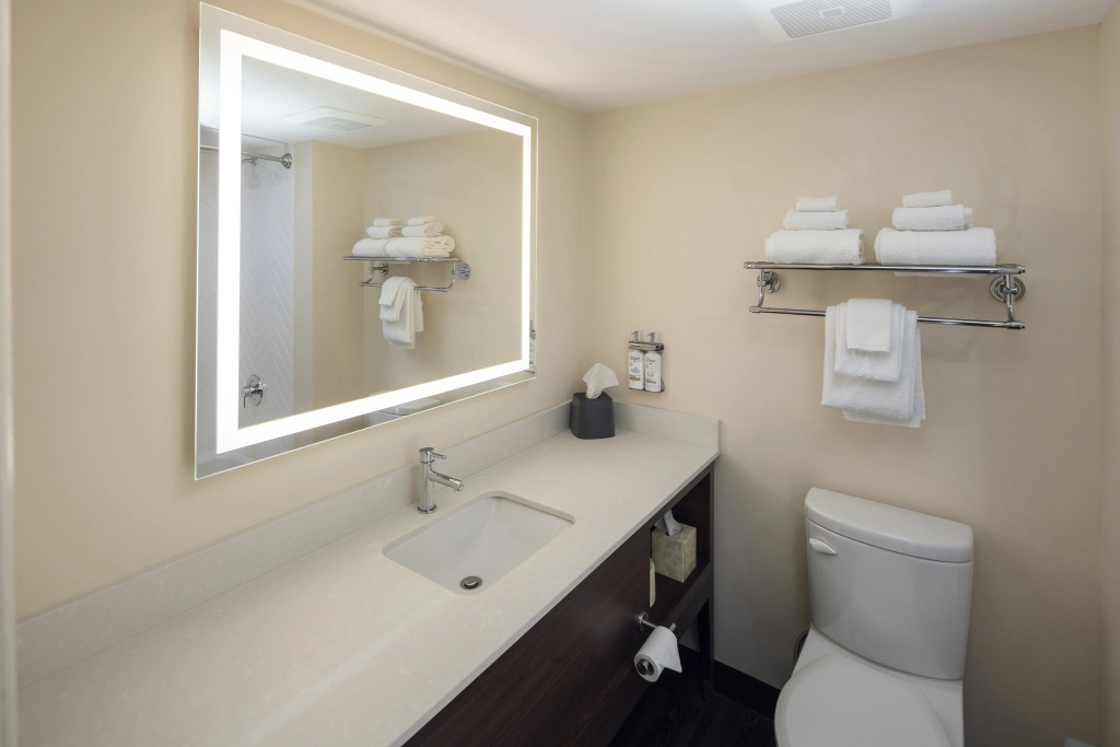 Holiday Inn Victoria - Elk Lake by IHG