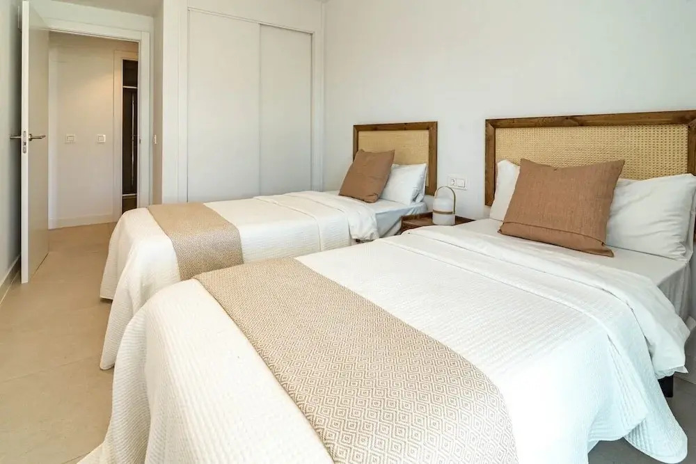 Lme4.bb - Apotel Las Mesas by Roomservices