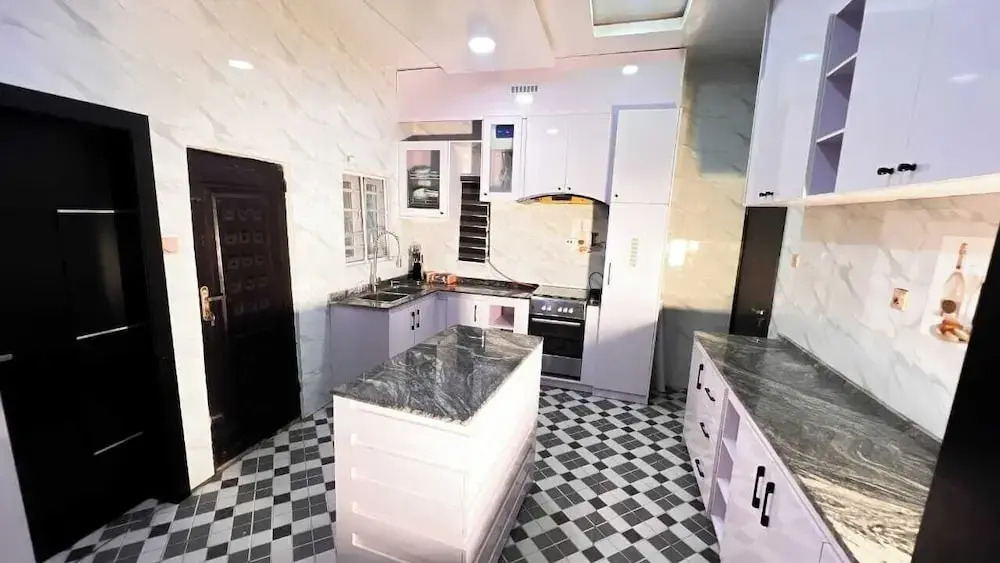 Danny's Shortlet Apartment