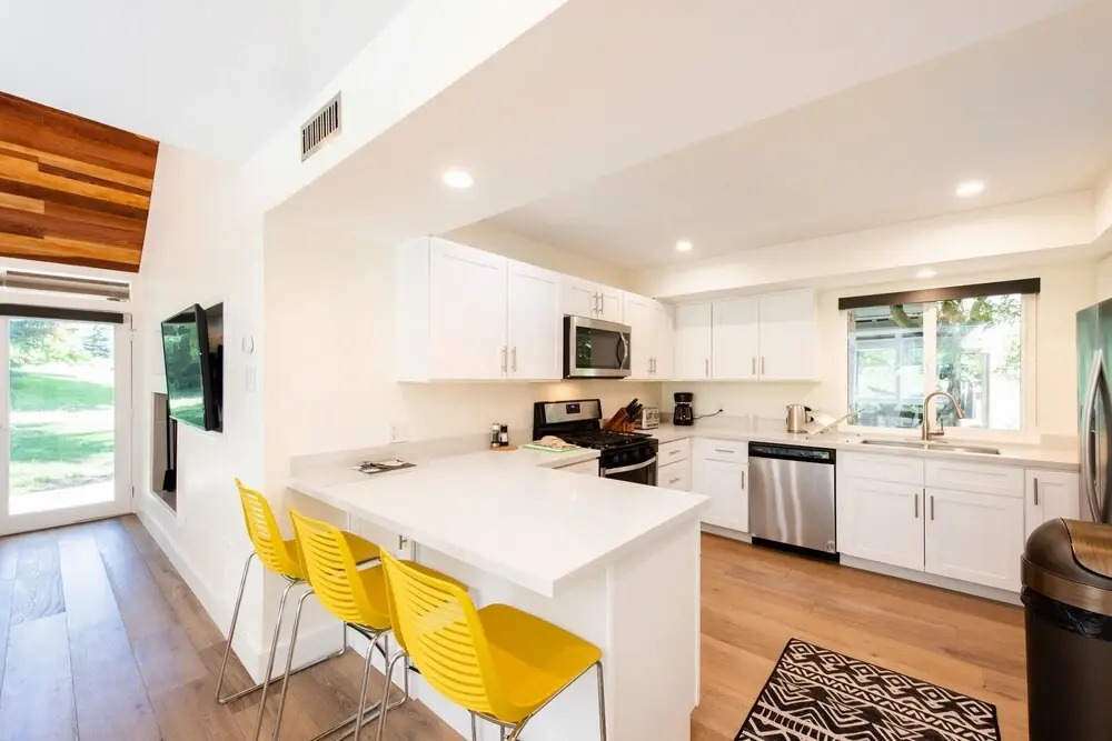 Pay Day Condominiums