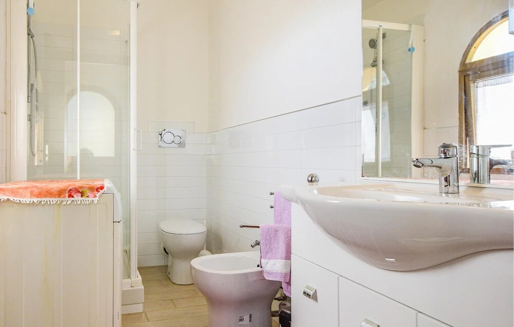 Beautiful Home in Cinigiano With 2 Bedrooms