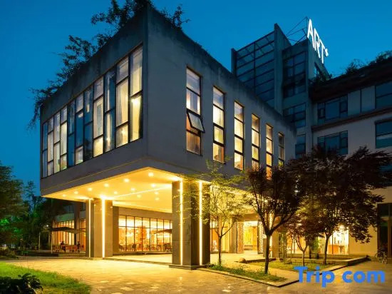 Yijia Hot Spring Resort Hotel (Jiezi Ancient Town Shop)