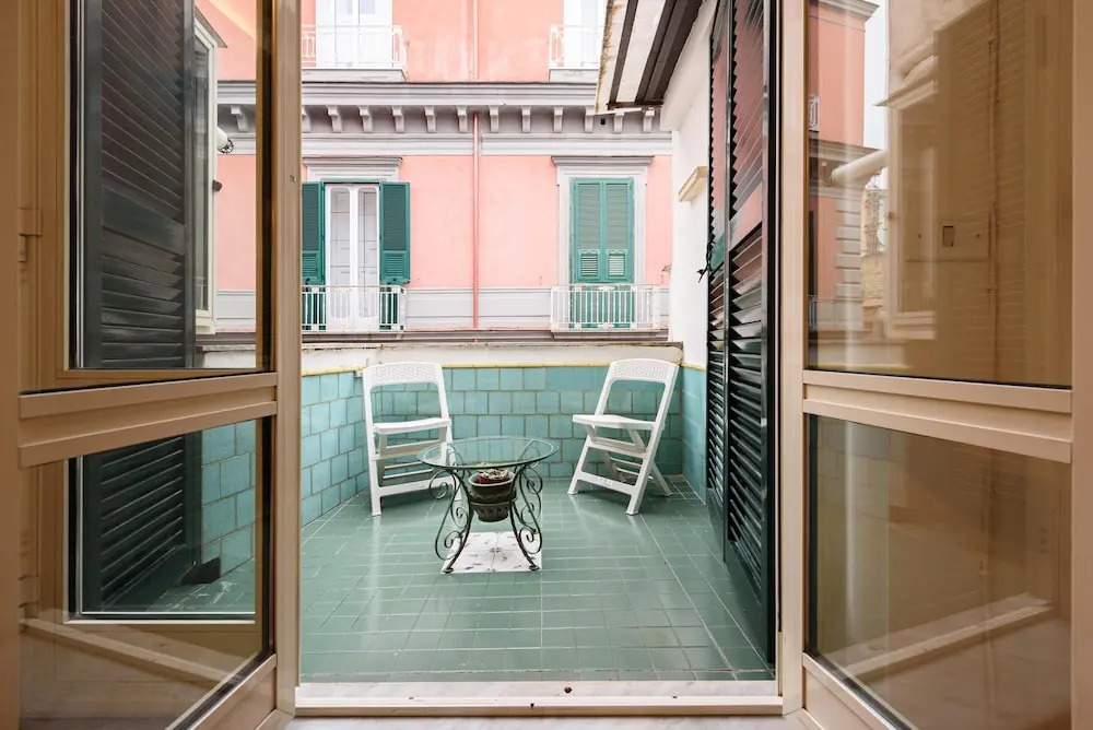 Via Avvocata 25 in Napoli