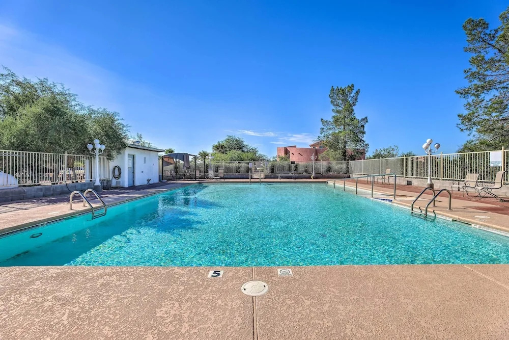 Cozy & Relaxing Eloy Apartment w/ Pool Access