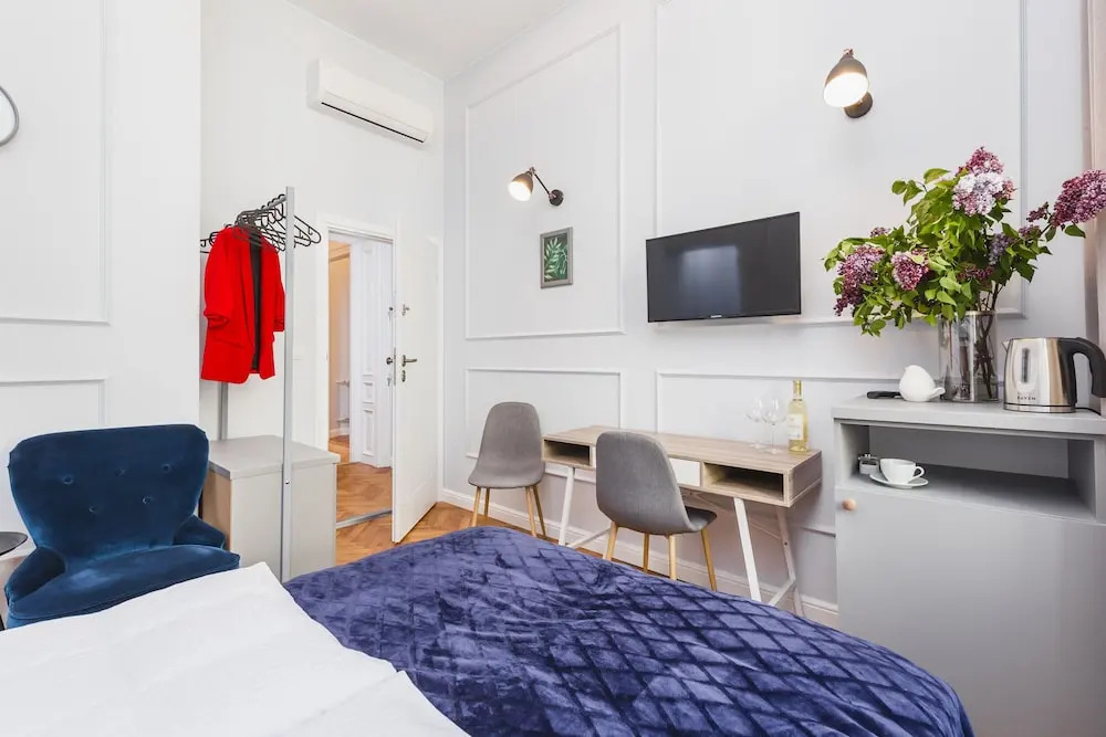 Travelers Best Choice - Old Town Guesthouse - by Upstairs