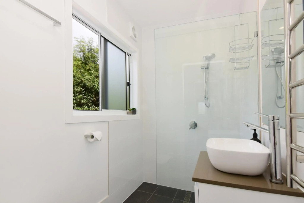Treetops - Newly renovated, in the village!