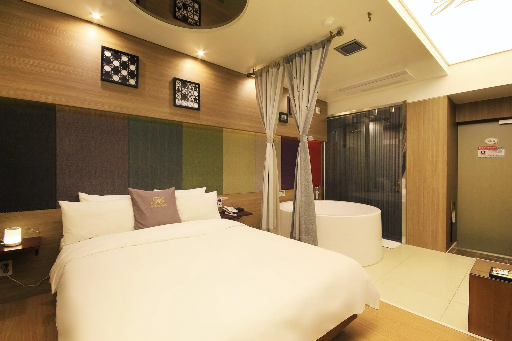 H Drive Hotel