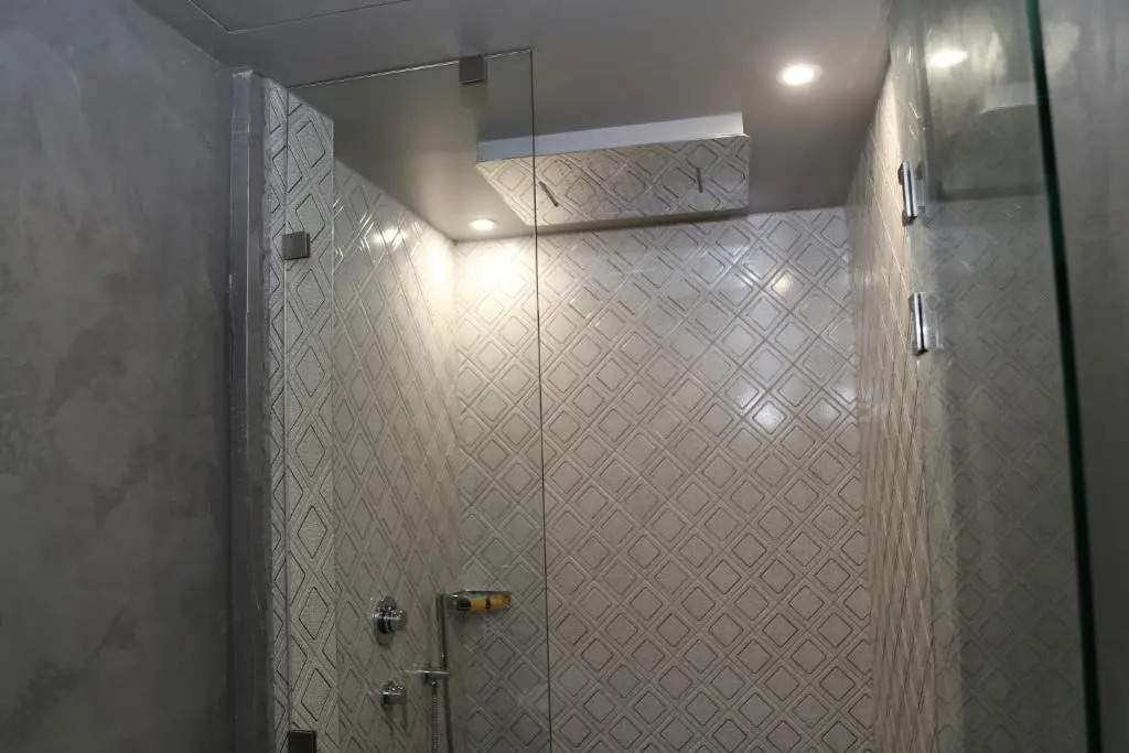 Rooster Suites
