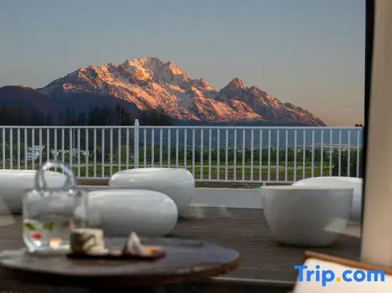 Lijiang In the Painting | Seasonal Flower Garden and Snow Mountain Scenic Resort Homestay