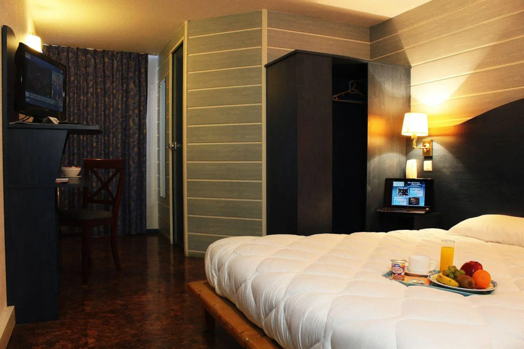 Contact Hotel Bleu France Eragny Cergy
