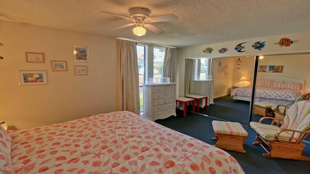 106 Las Brisas Poolside Condo 1 Bedroom Condo by RedAwning