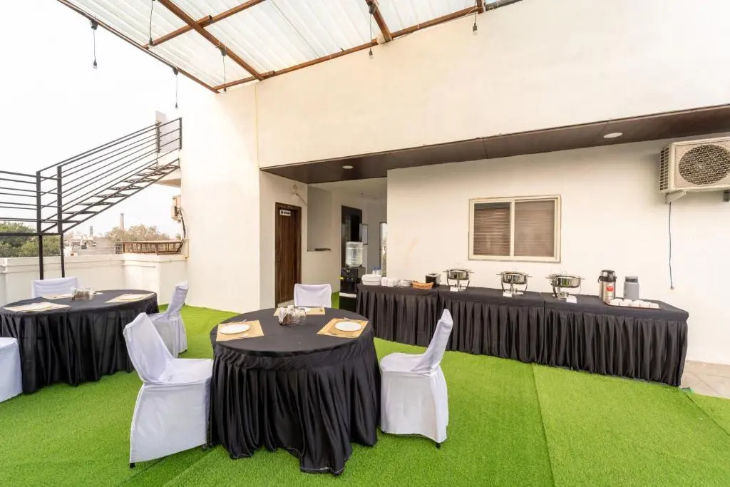 Treebo Shridhar Stay, 2.6 Km From Indore Junction