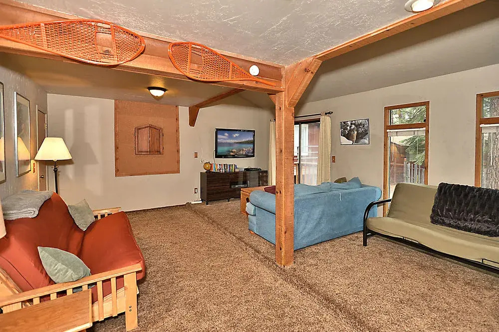 3BR 2BA Heavenly Chalet by RedAwning
