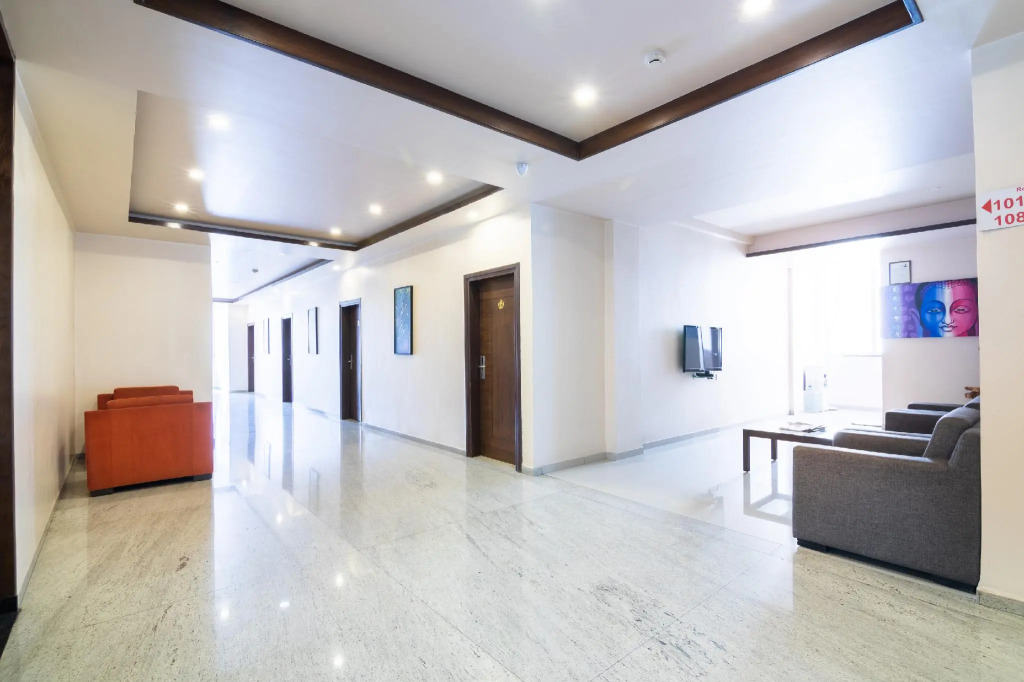 Capital O 490 Hotel Compact Maple Leaf