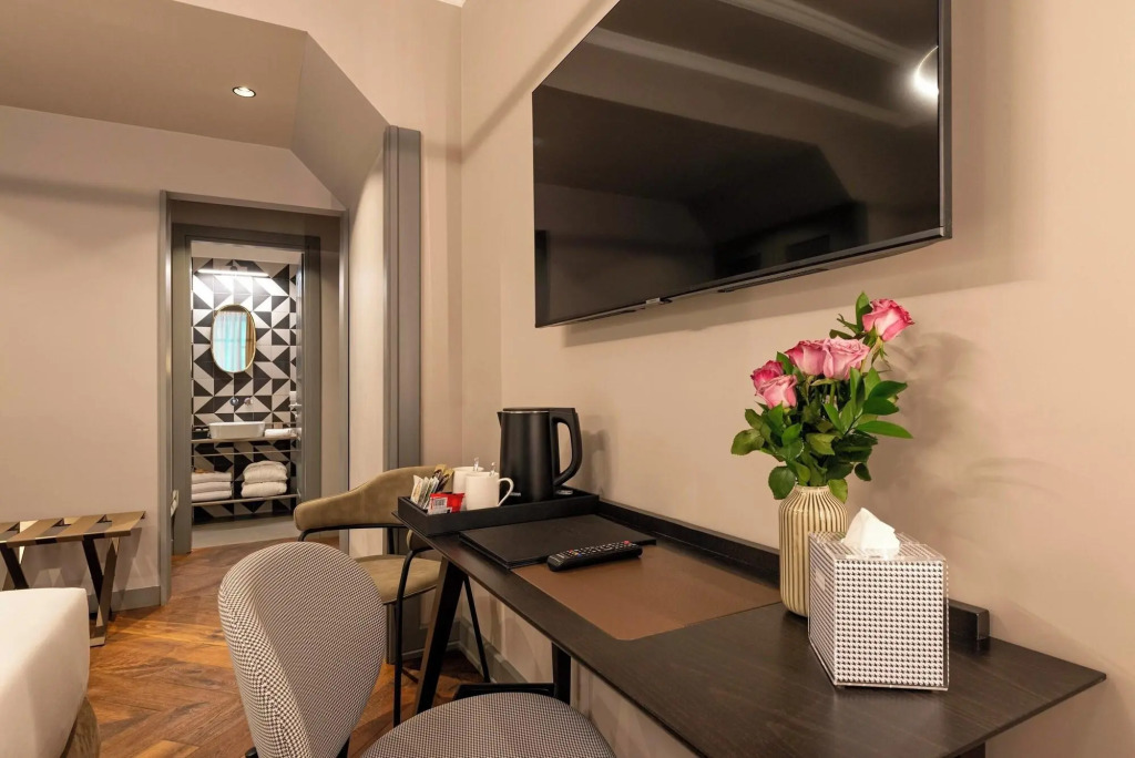 Loly Boutique Hotel
