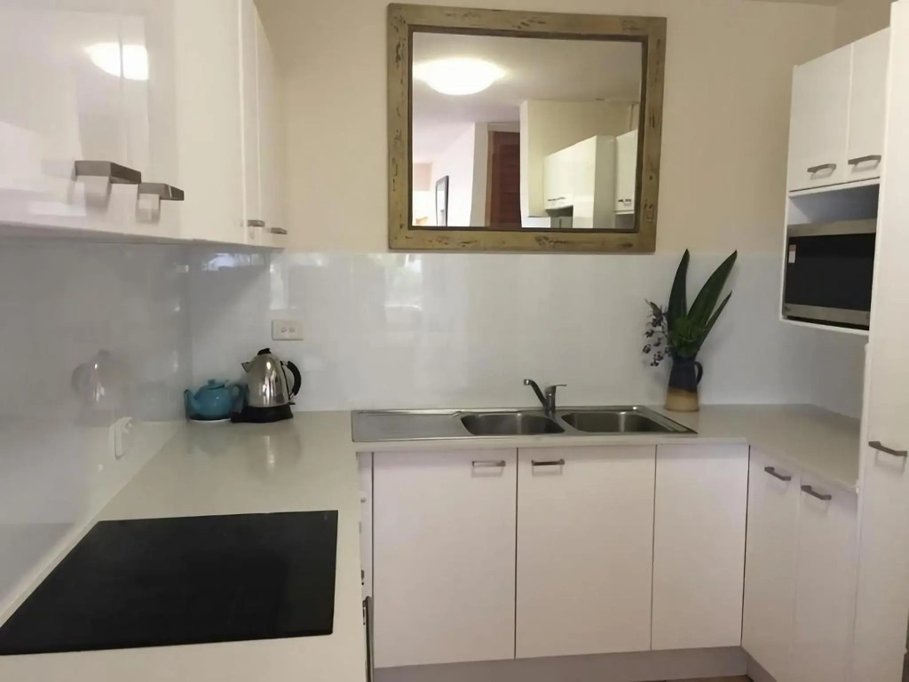 Kalimna 2 Picture Point Crescent 35