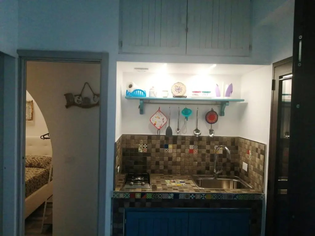 2 bedrooms house at Vulcano 100 m away from the beach with enclosed garden
