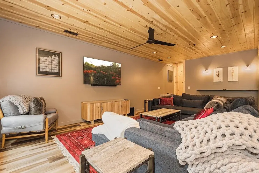 Black Diamond Lodge by Taylor Made Deep Creek