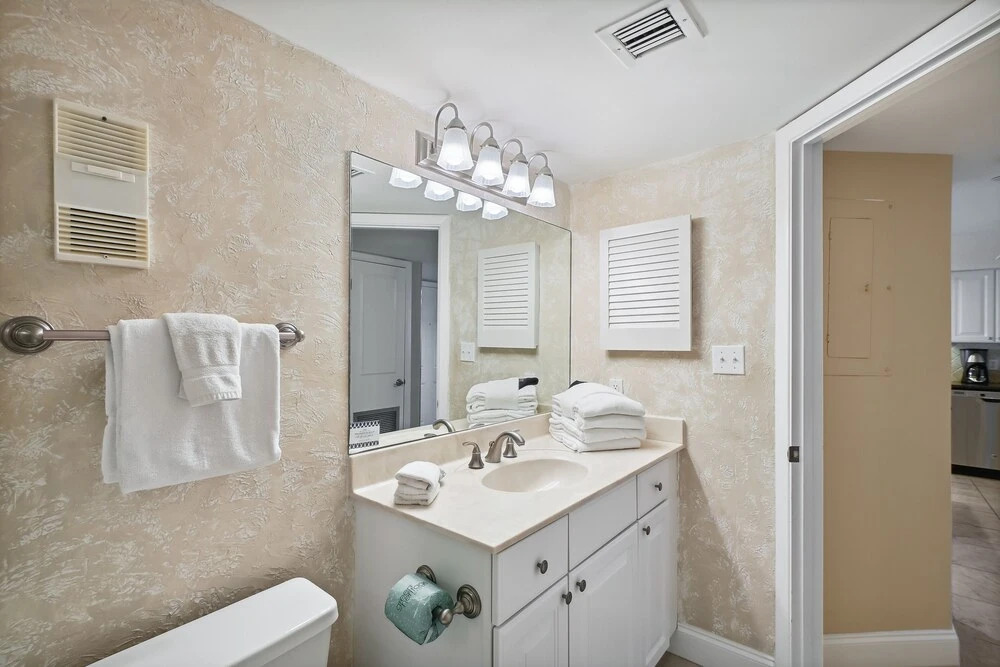 Inlet Reef 102 2 Bedroom Condo by RedAwning