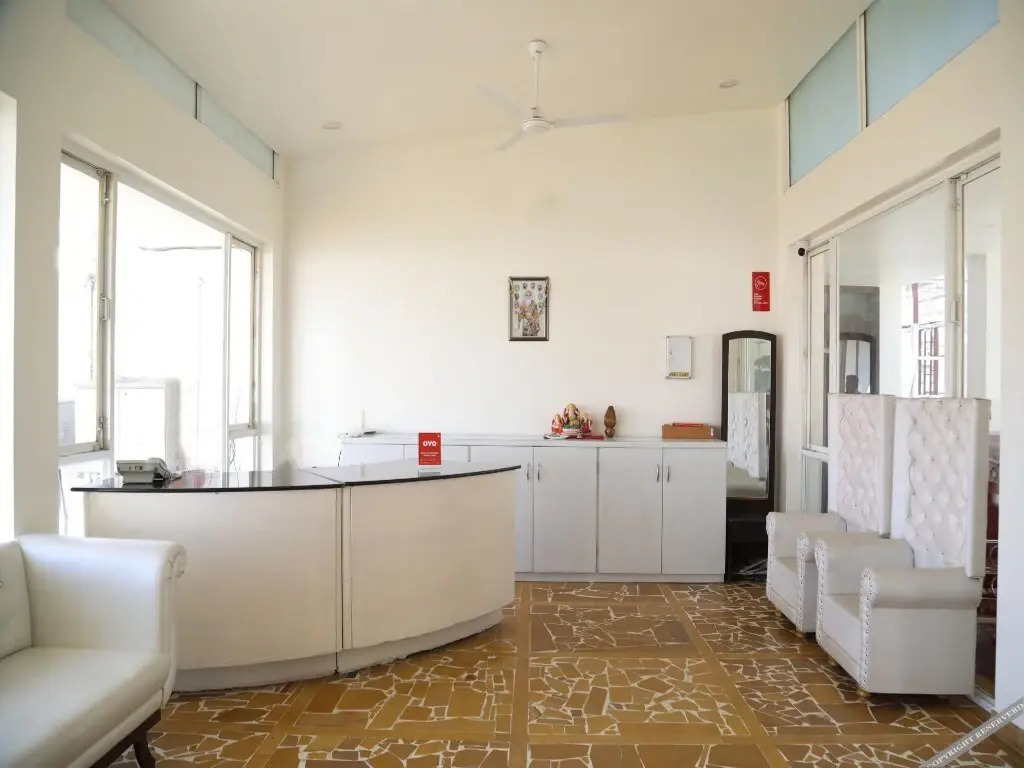 White Hall By OYO Rooms