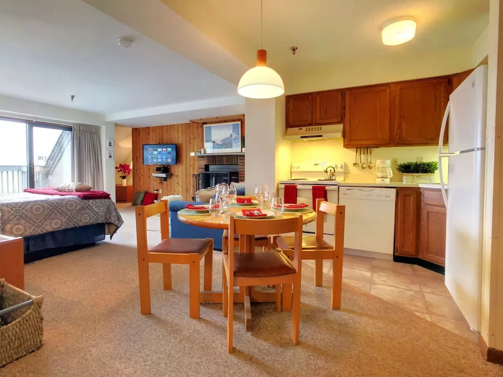 Mg 3d11 - Mt. Green Studio: Sleeps 4. Close To Skiing!