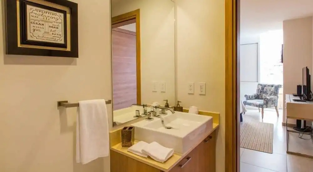 The Plaza - Stylish 1 BDR in Carso
