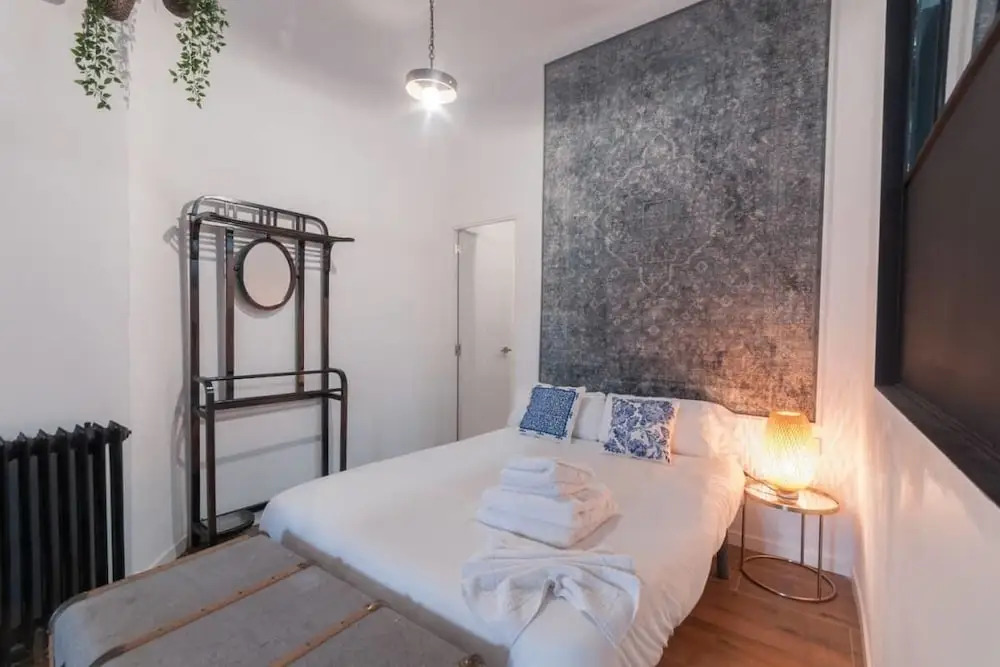 Amazing One Bed Apartment, Sleeps 4 in Madrid