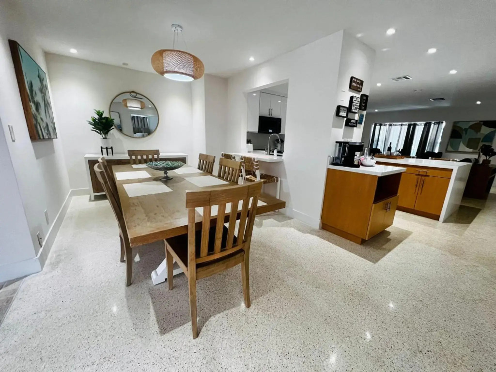Seahorse Villa 2 2br2ba home with dipping pool