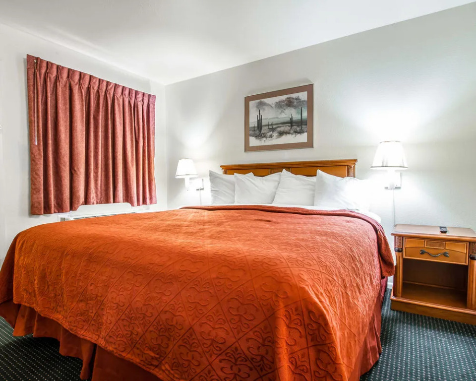 American Inn and Suites