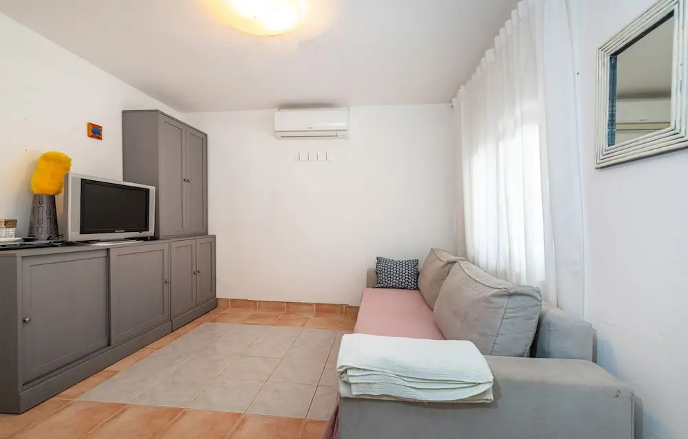 Stunning Apartment in Obrovac, Meka Draga With Wifi and 2 Bedrooms